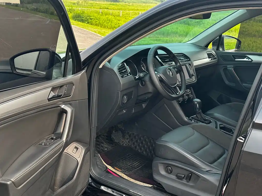 Volkswagen Tiguan L L 2018 380TSI AT Luxury
