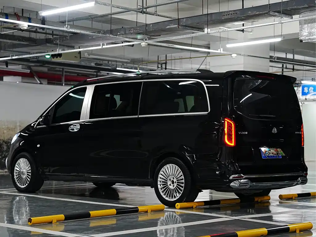 Mercedes-Benz Vito 2021 2.0T Elite 7 мест