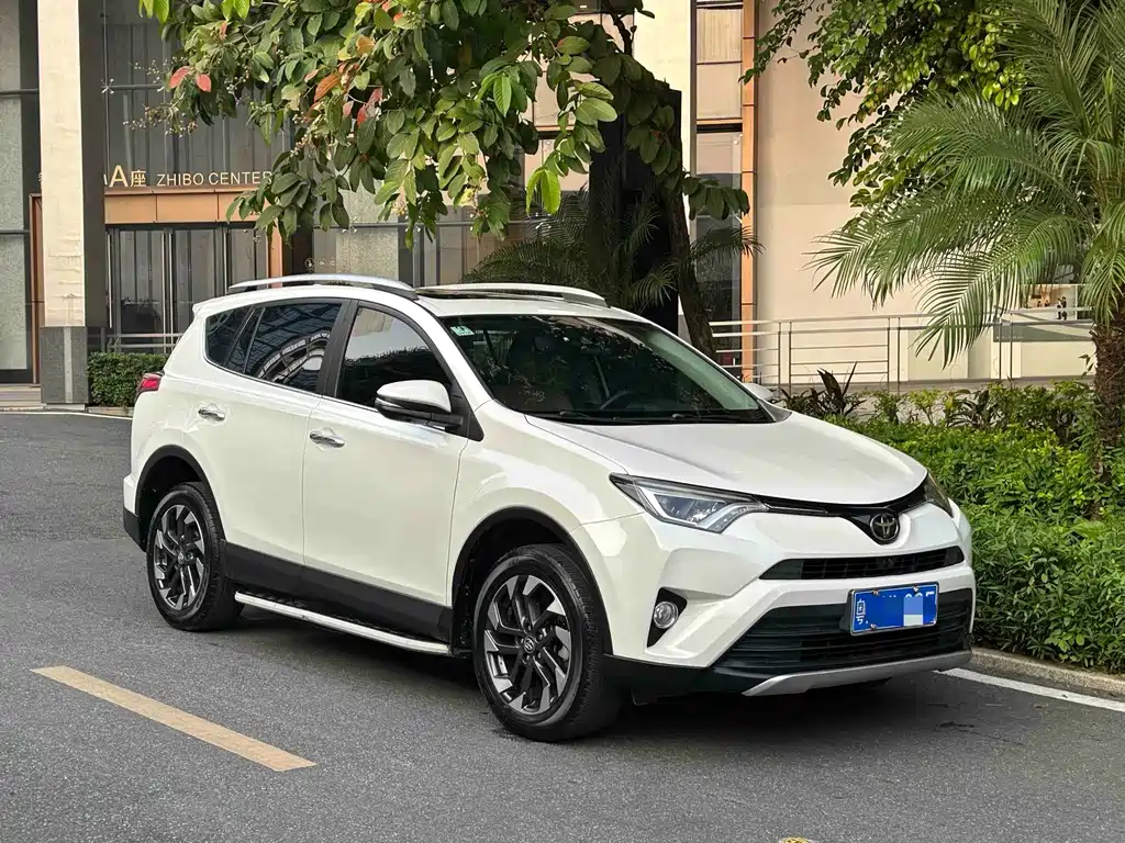 Toyota RAV4 — миниатюра 7