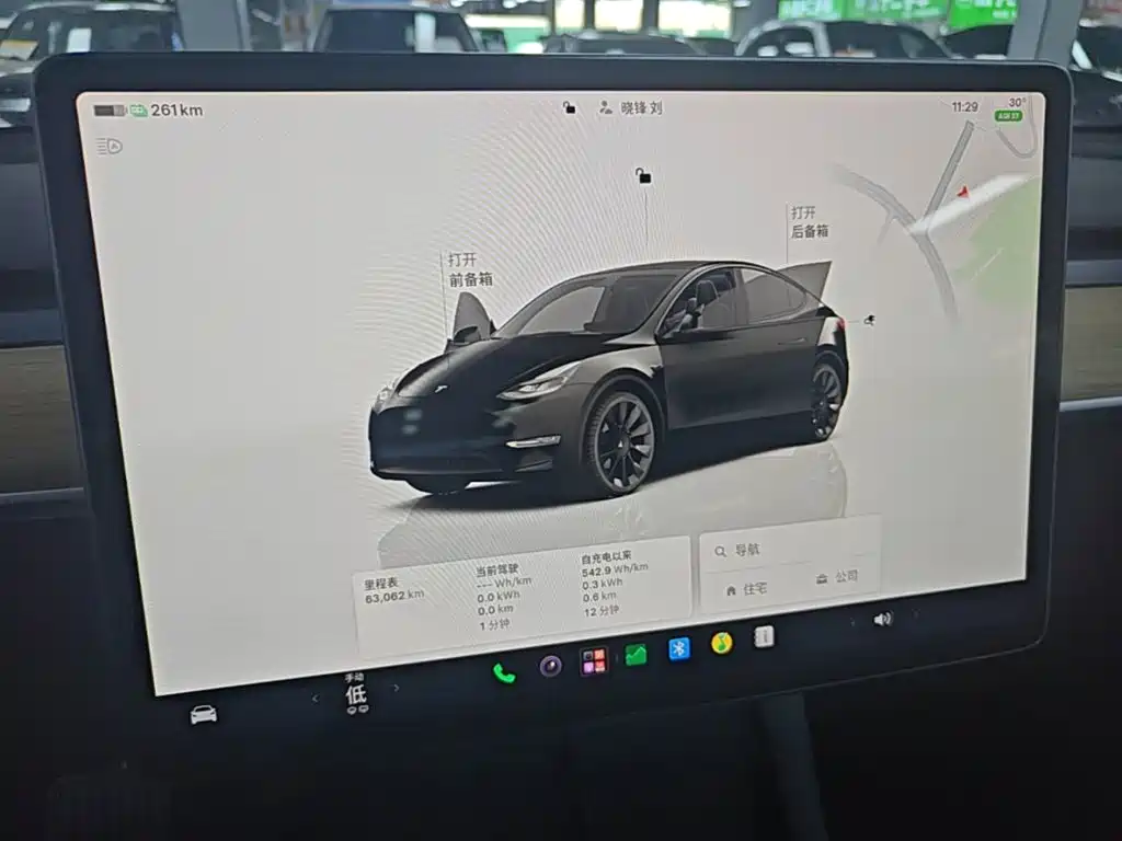 Tesla Model Y — миниатюра 12