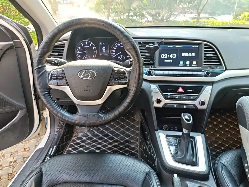 Hyundai Elantra — миниатюра 3