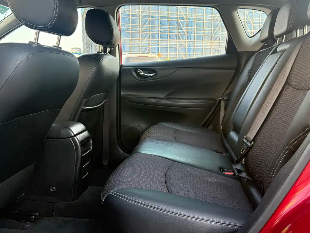 Nissan Tiida — миниатюра 7