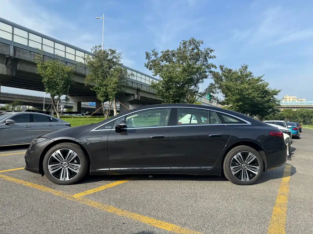 Mercedes-Benz EQS 2023 450+