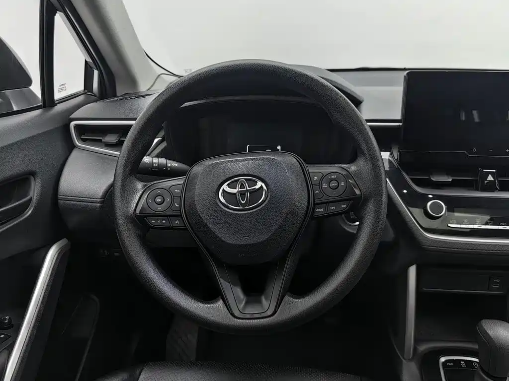 Toyota Corolla Cross — миниатюра 11