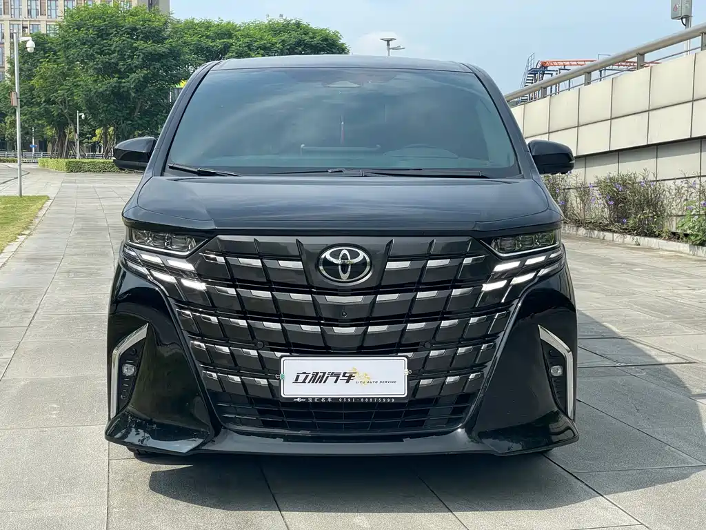 Toyota Alphard — миниатюра 2