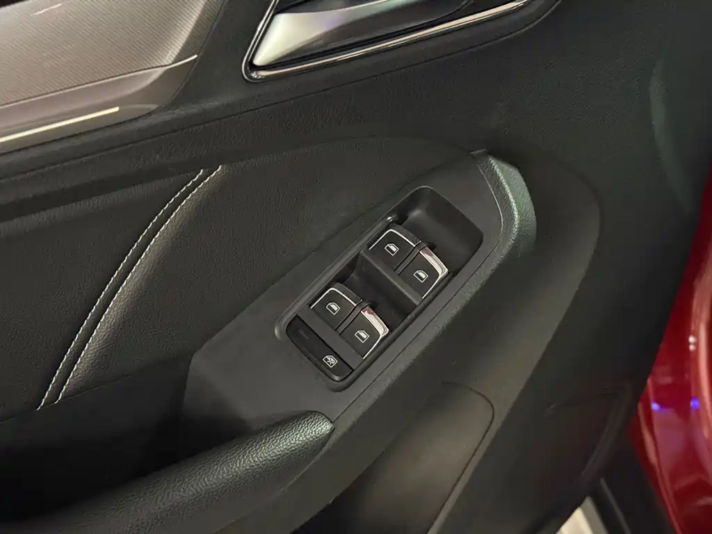 Roewe RX5 New Energy — миниатюра 15