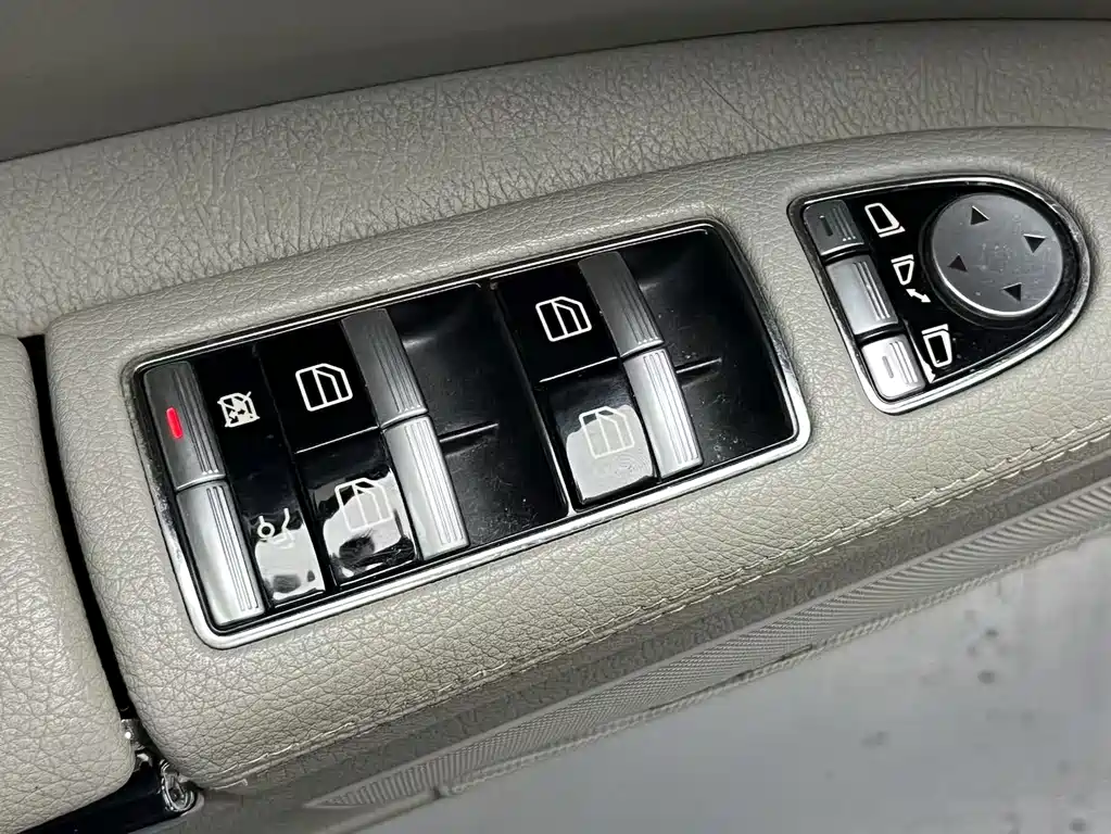 Mercedes-Benz S-Class — миниатюра 12