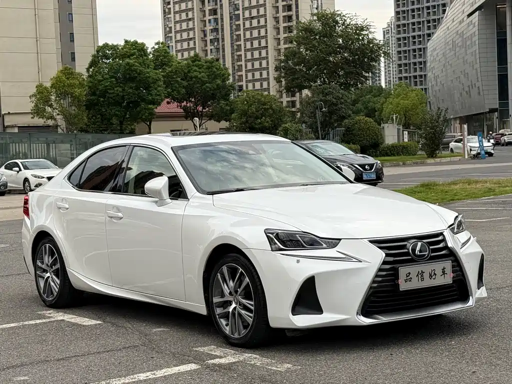 Lexus IS — миниатюра 3