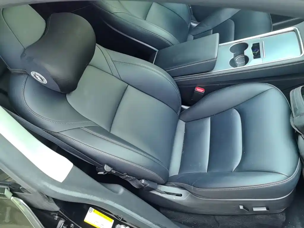 Tesla Model Y — миниатюра 25