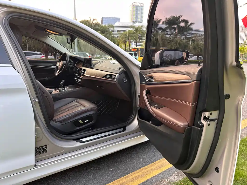 BMW 5 Series New Energy — миниатюра 19