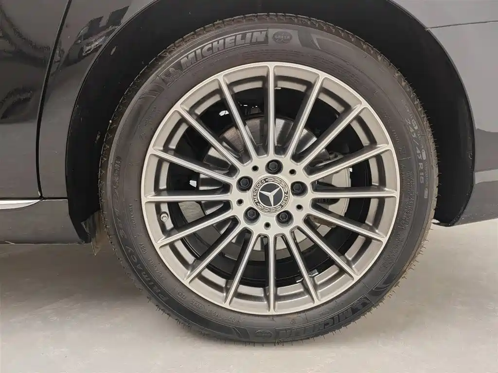 Mercedes-Benz E-Class — миниатюра 11