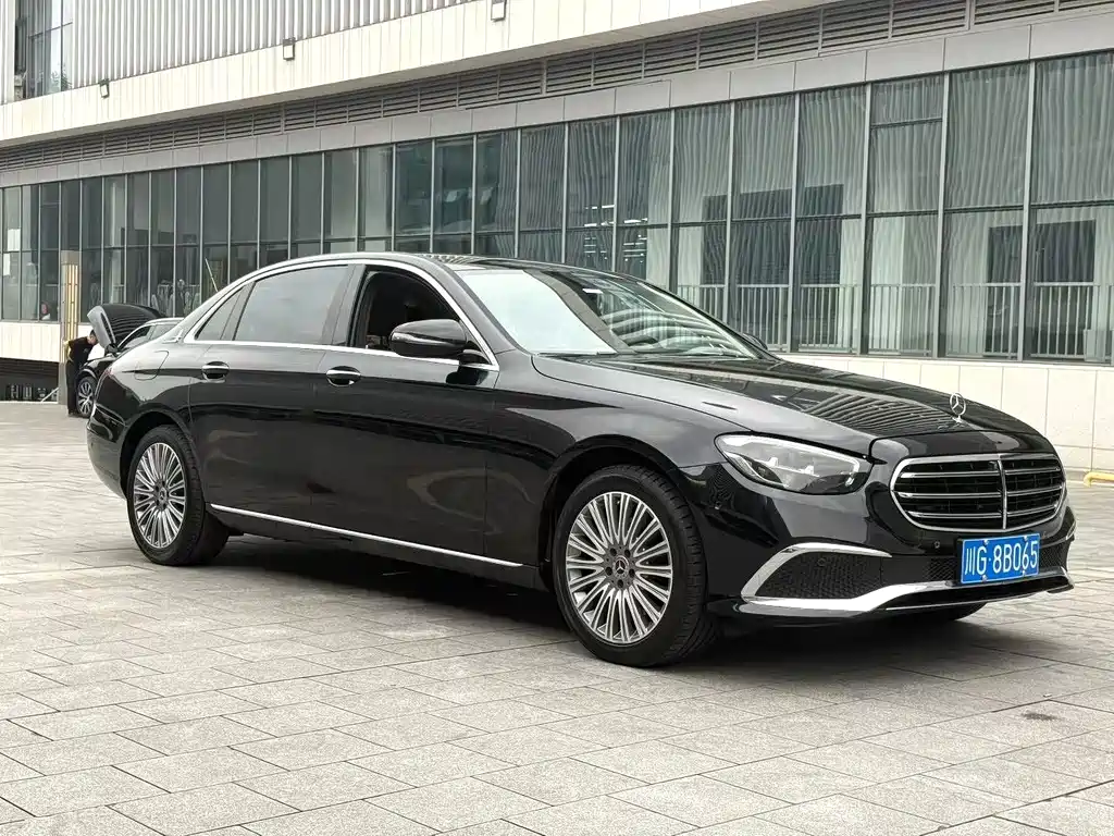 Mercedes-Benz E-Class — миниатюра 2
