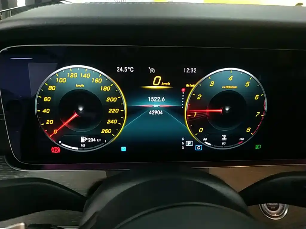 Mercedes-Benz E-Class — миниатюра 12