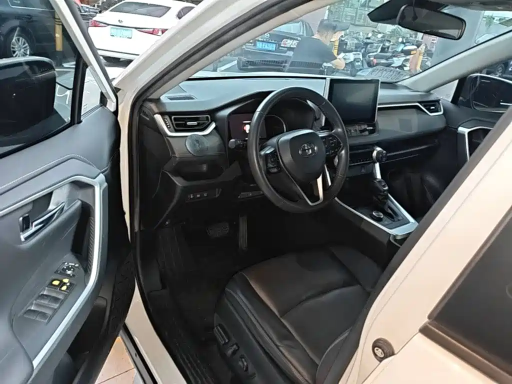 Toyota RAV4 — миниатюра 16