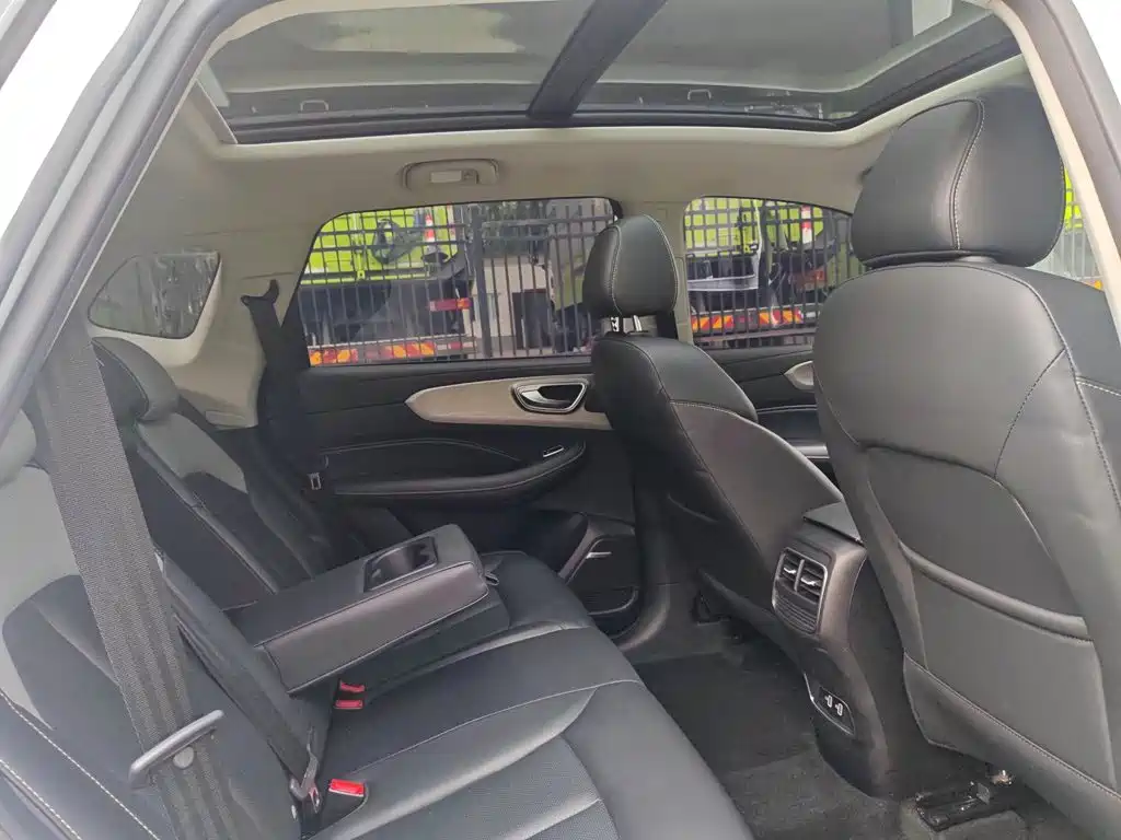 Roewe RX5 — миниатюра 9