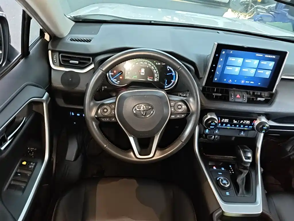 Toyota RAV4 — миниатюра 11