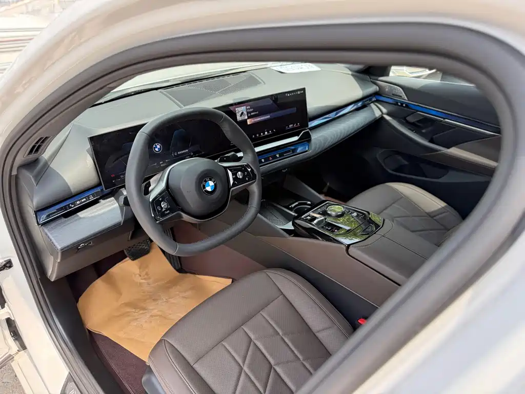 BMW 5 Series — миниатюра 8