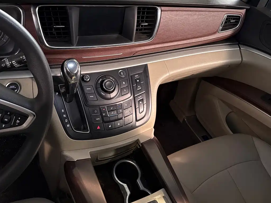 Buick GL8 — миниатюра 12