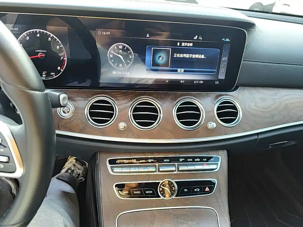 Mercedes-Benz E-Class — миниатюра 13