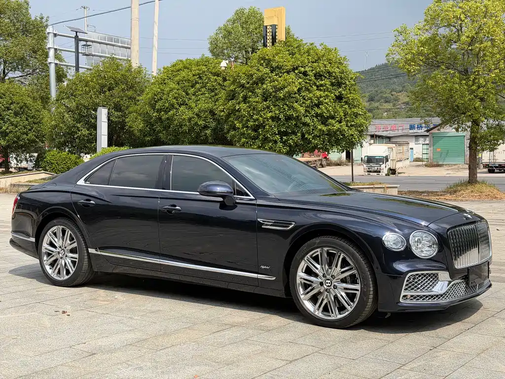 Bentley Flying Spur PHEV — миниатюра 3