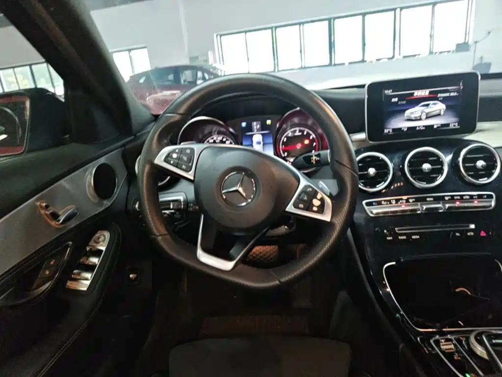 Mercedes-Benz C-Class — миниатюра 11