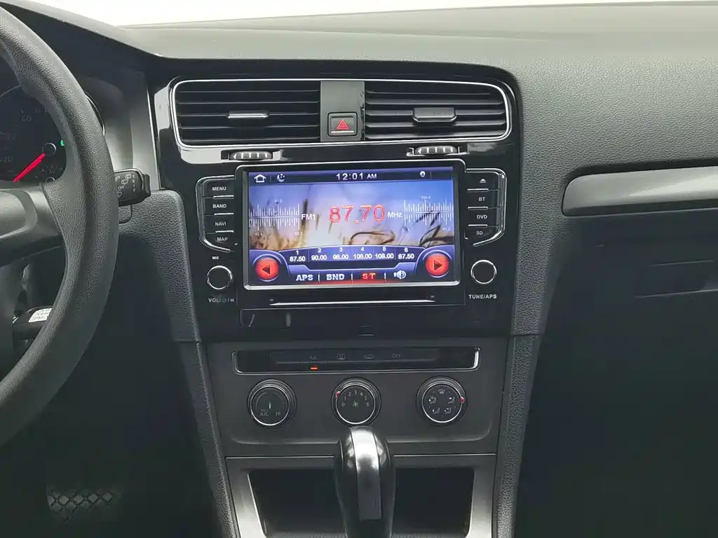 Volkswagen Golf — миниатюра 12