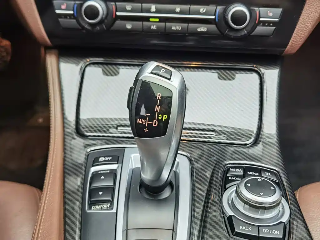 BMW 5 Series — миниатюра 13