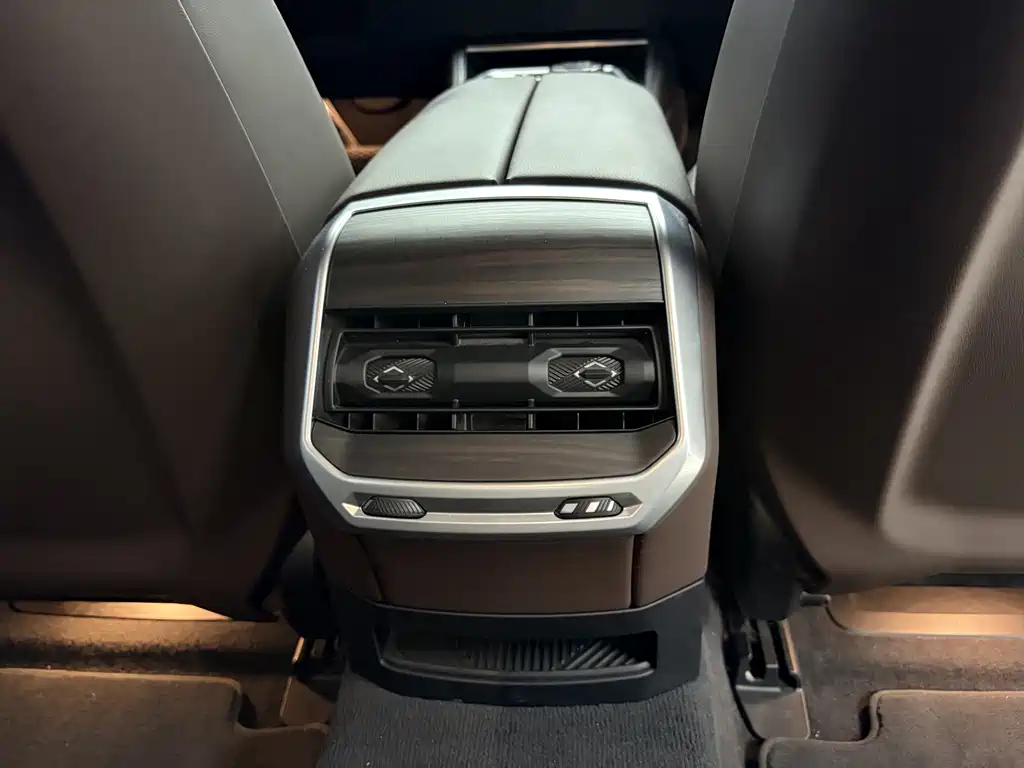 BMW i7 — миниатюра 21