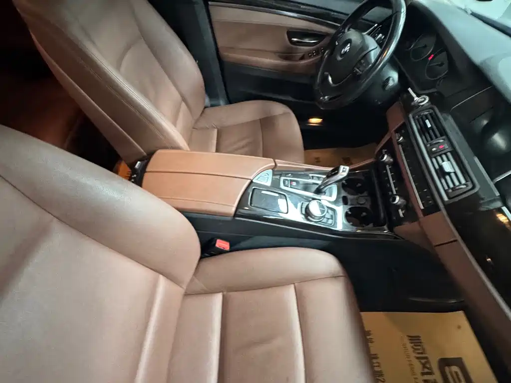 BMW 5 Series — миниатюра 7