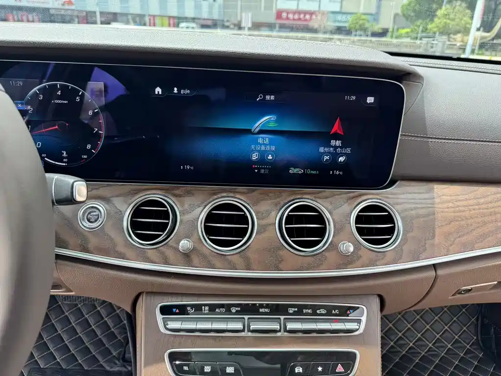 Mercedes-Benz E-Class — миниатюра 30