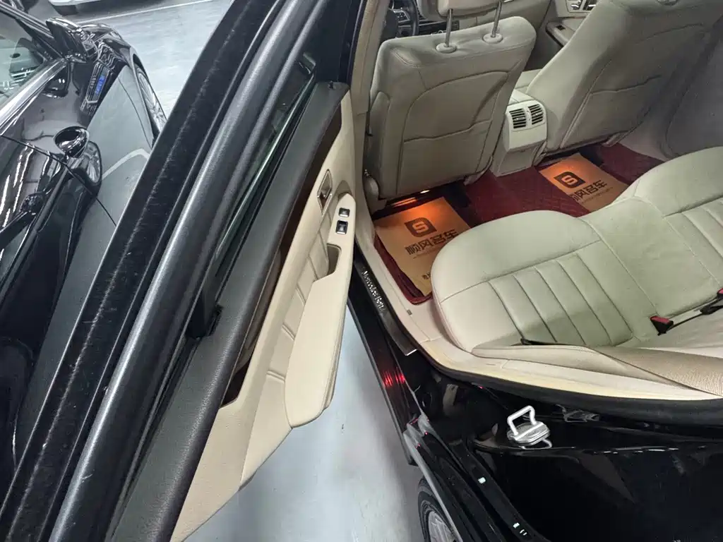 Mercedes-Benz E-Class — миниатюра 10