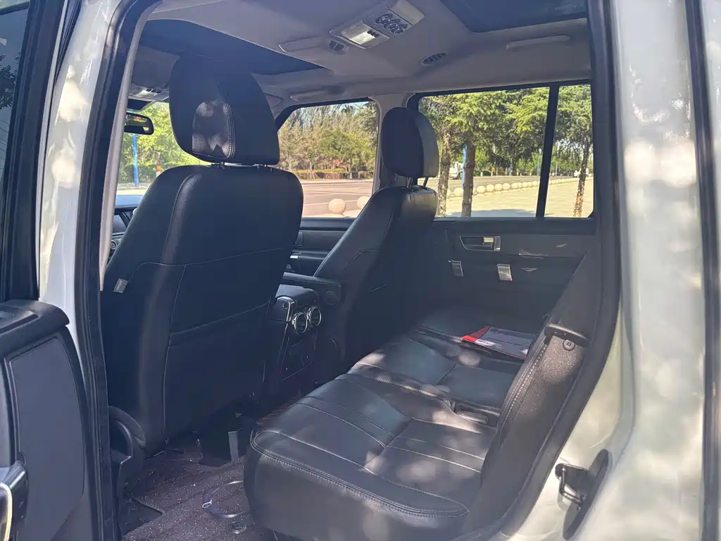 Land Rover Discovery — миниатюра 6