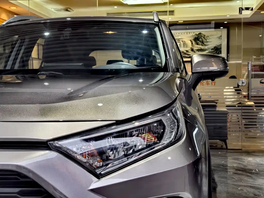 Toyota RAV4 — миниатюра 10