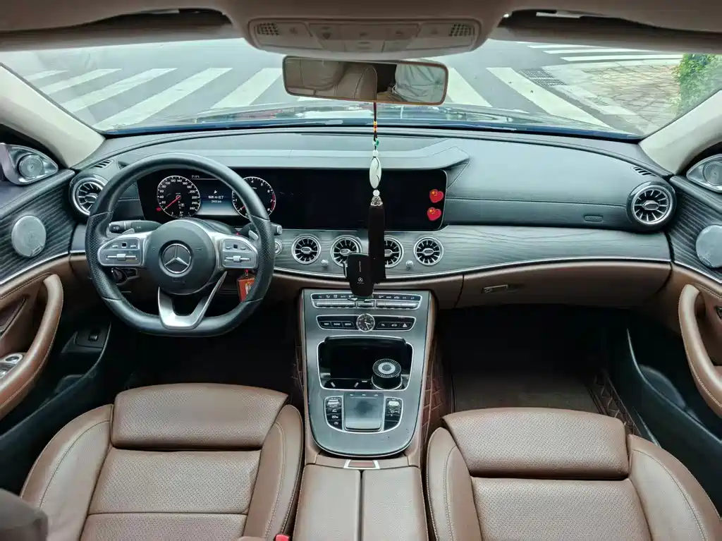 Mercedes-Benz E-Class — миниатюра 7