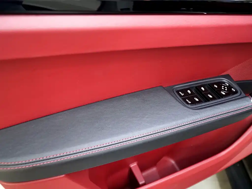 Porsche Cayenne — миниатюра 19