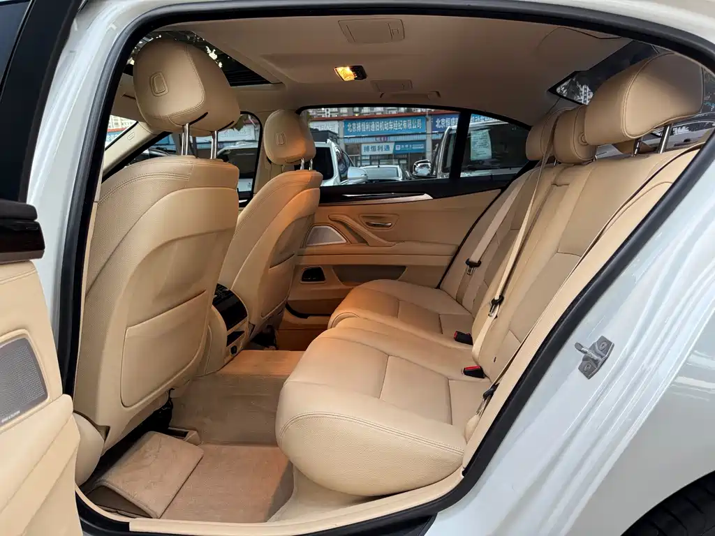 BMW 5 Series — миниатюра 6