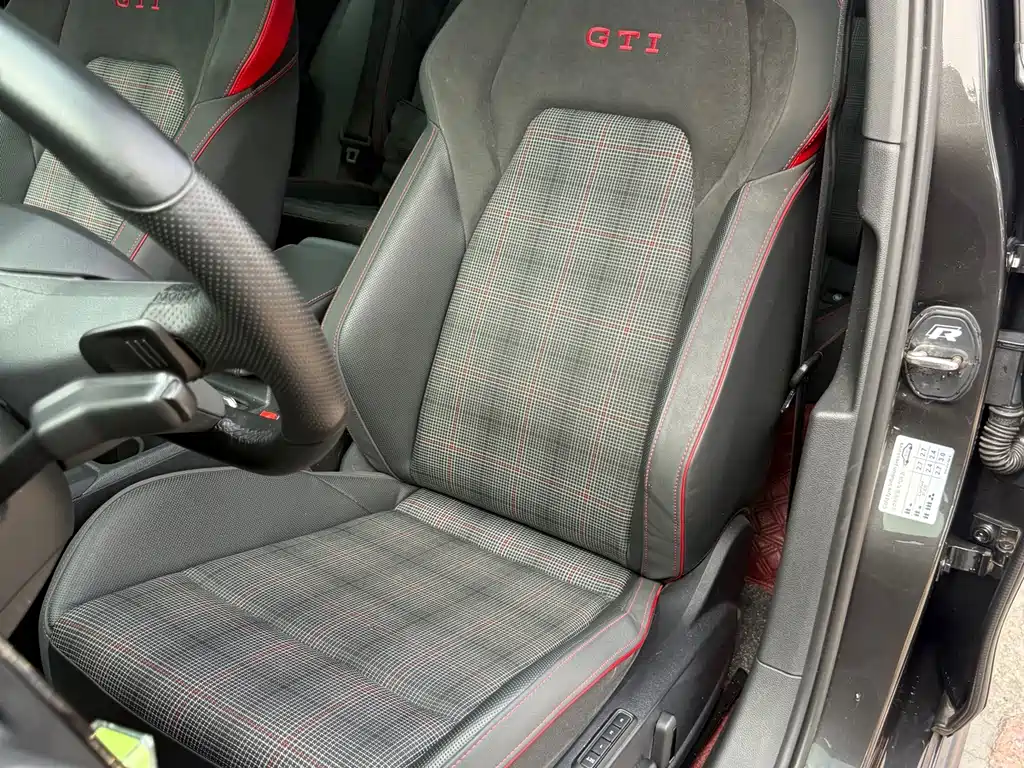 Volkswagen Golf GTI — миниатюра 9