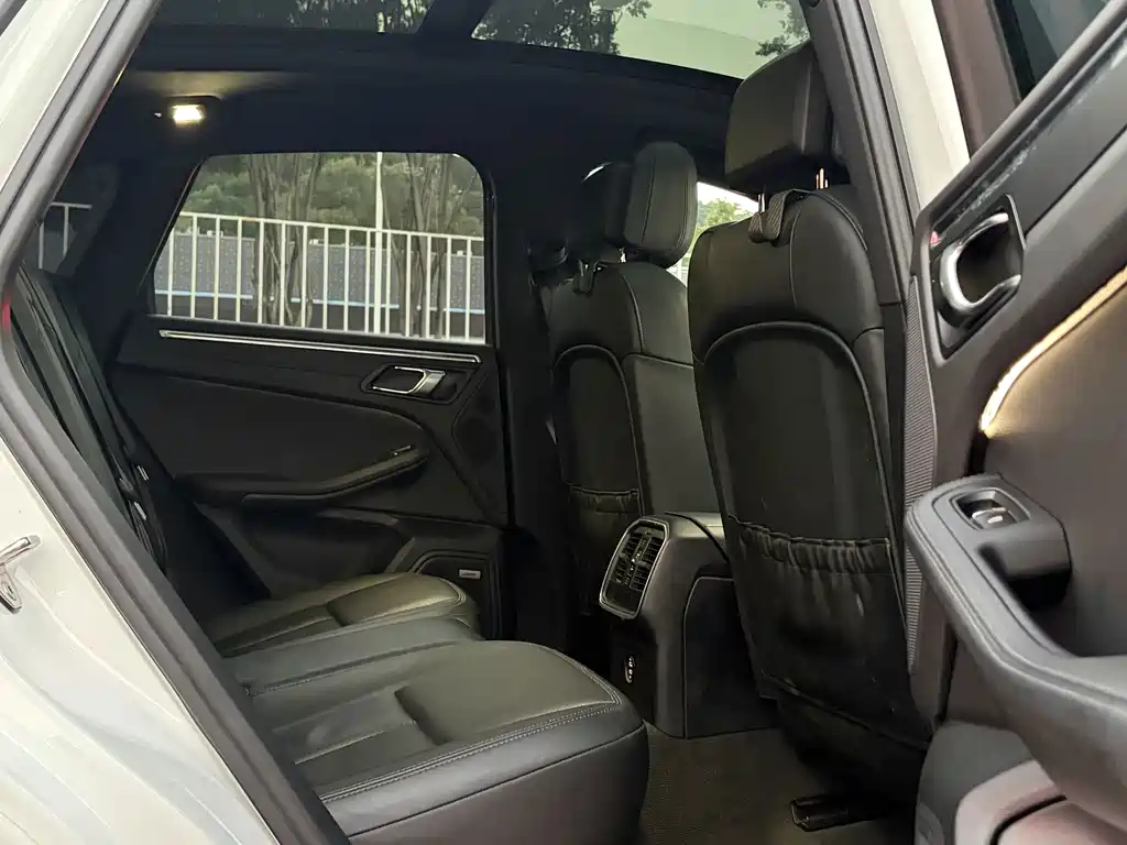 Porsche Macan — миниатюра 20