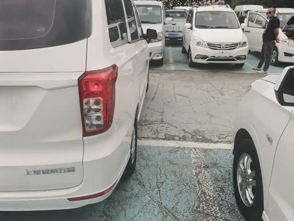 Wuling Hongguang — миниатюра 8