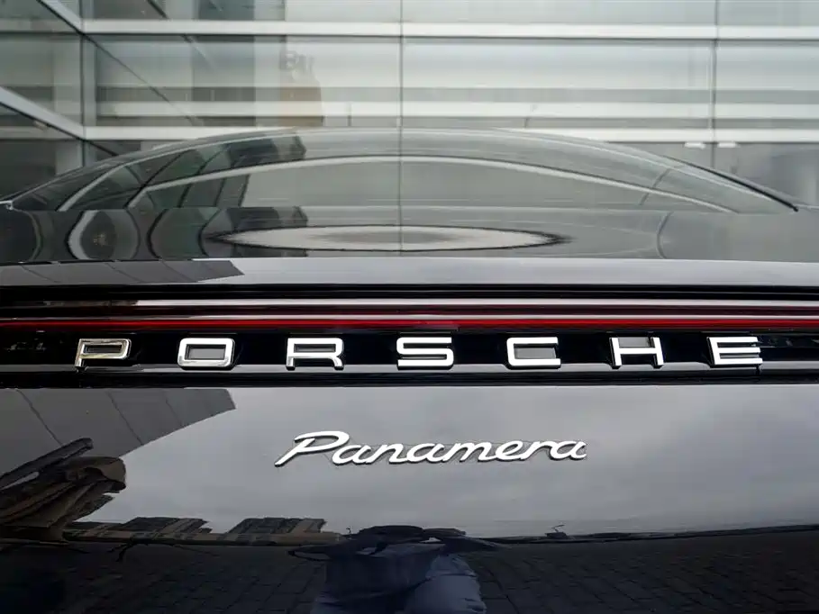 PORSCHE PANAMERA