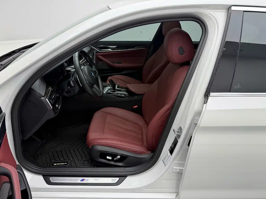 BMW 5 Series — миниатюра 13