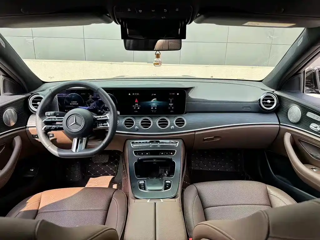 Mercedes-Benz E-Class — миниатюра 5