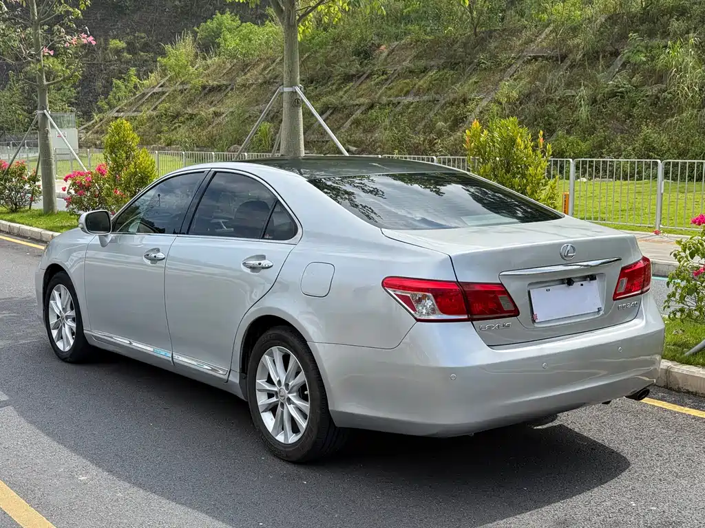 Lexus ES — миниатюра 4