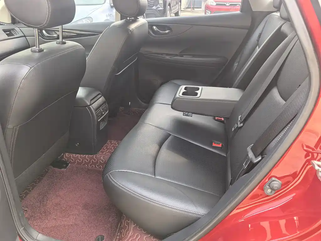 Nissan Tiida — миниатюра 14