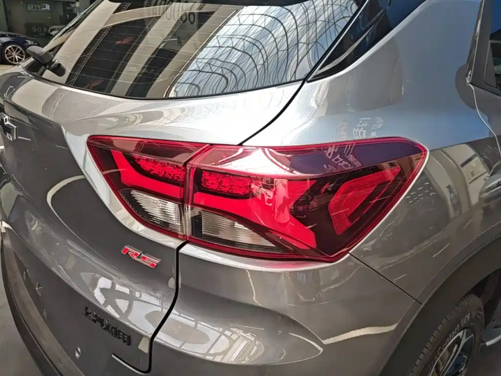Chevrolet Tracker — миниатюра 8