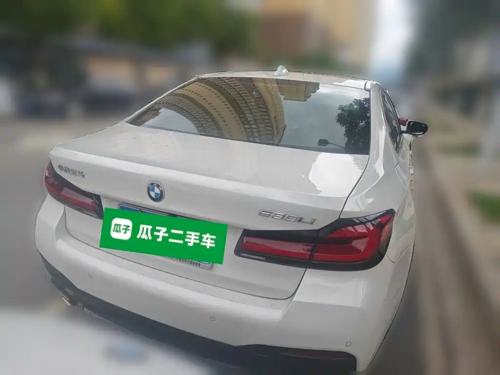 BMW 5 Series — миниатюра 4