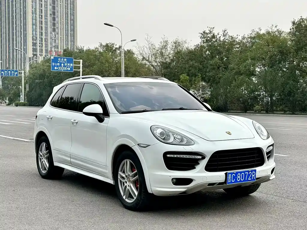 Porsche Cayenne — миниатюра 3