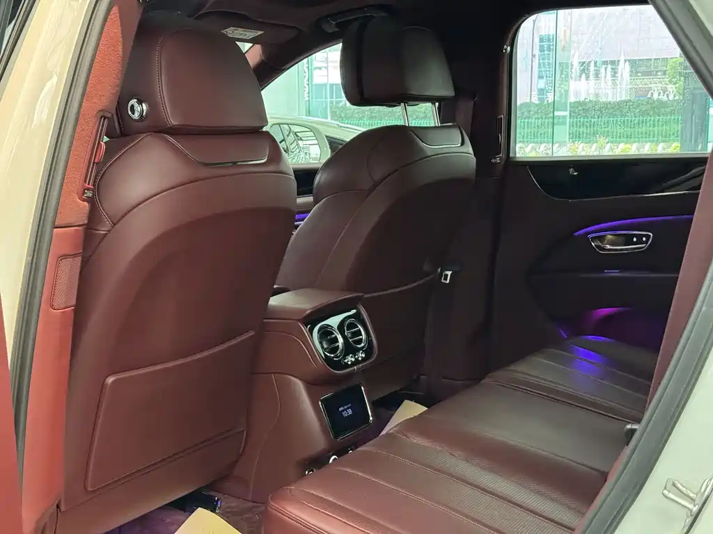 Bentley Bentayga — миниатюра 14