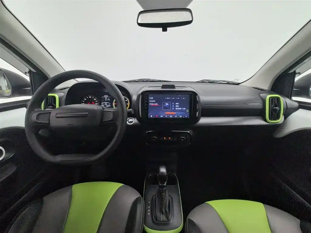 Roewe Clever 2021 302km мест