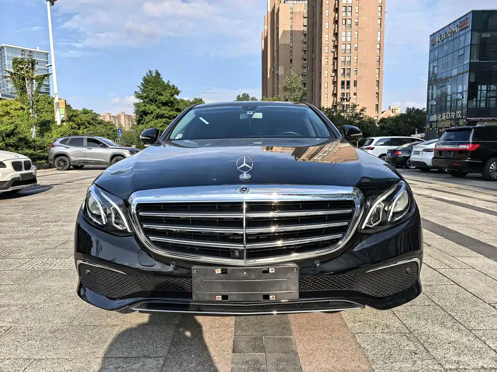 Mercedes-Benz E-Class — миниатюра 2